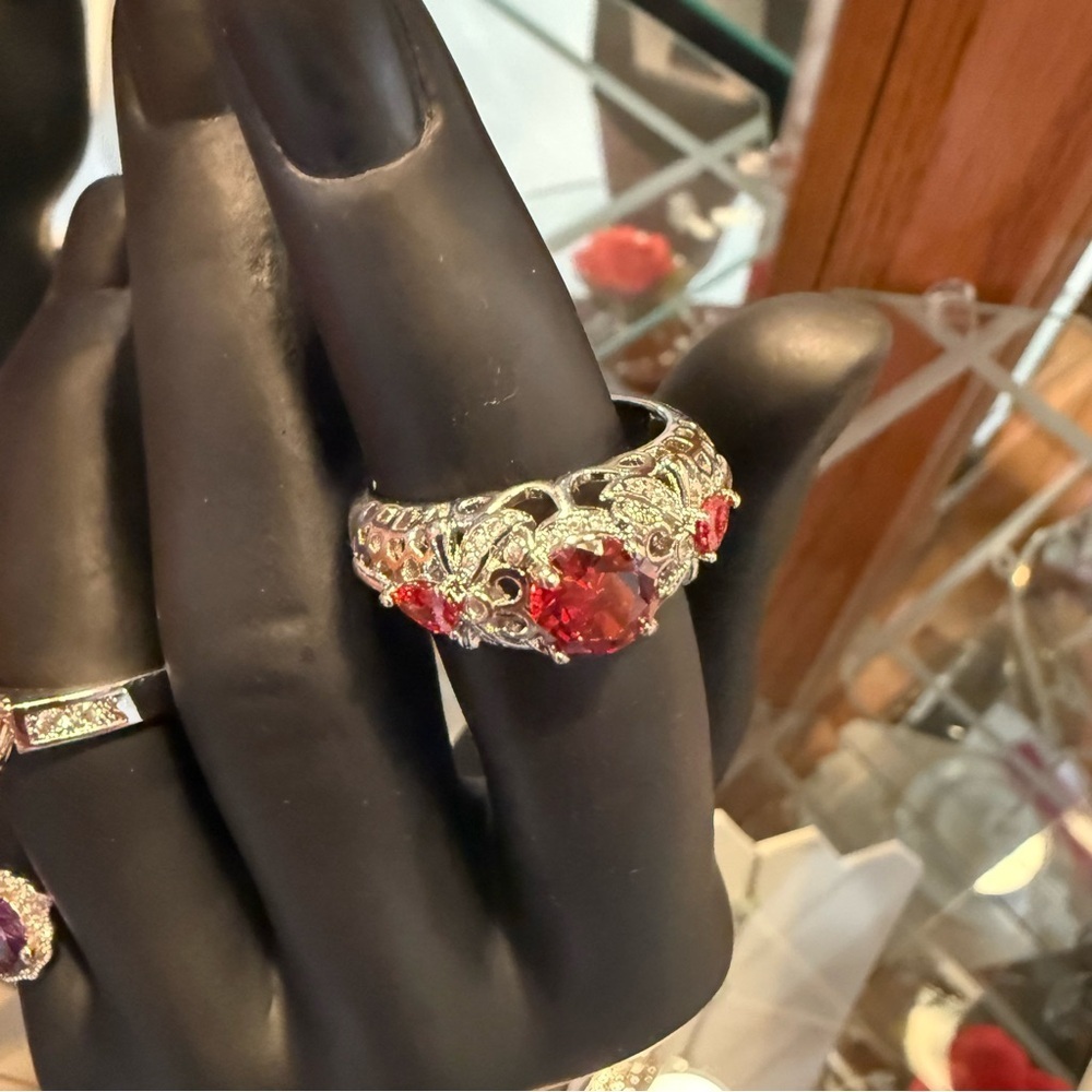 Elegant Silver and Red Gemstone Ring size 9 intricate design 3 stones - Picture 6 of 6